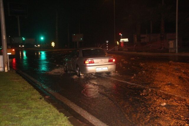 Bodrum ’da Su Borusu Patladı, Ortalık Savaş Alanına Döndü !