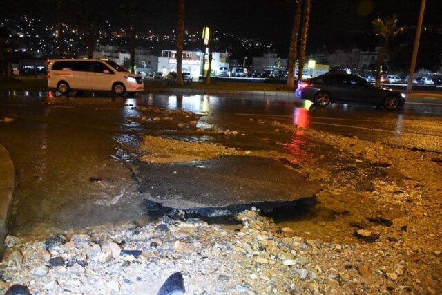 Bodrum ’da Su Borusu Patladı, Ortalık Savaş Alanına Döndü !